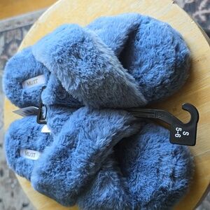 MIXIT BRAND WOMENS BLUE FAUX FUR CRISS-CROSS SLIPPERS SIZE SMALL